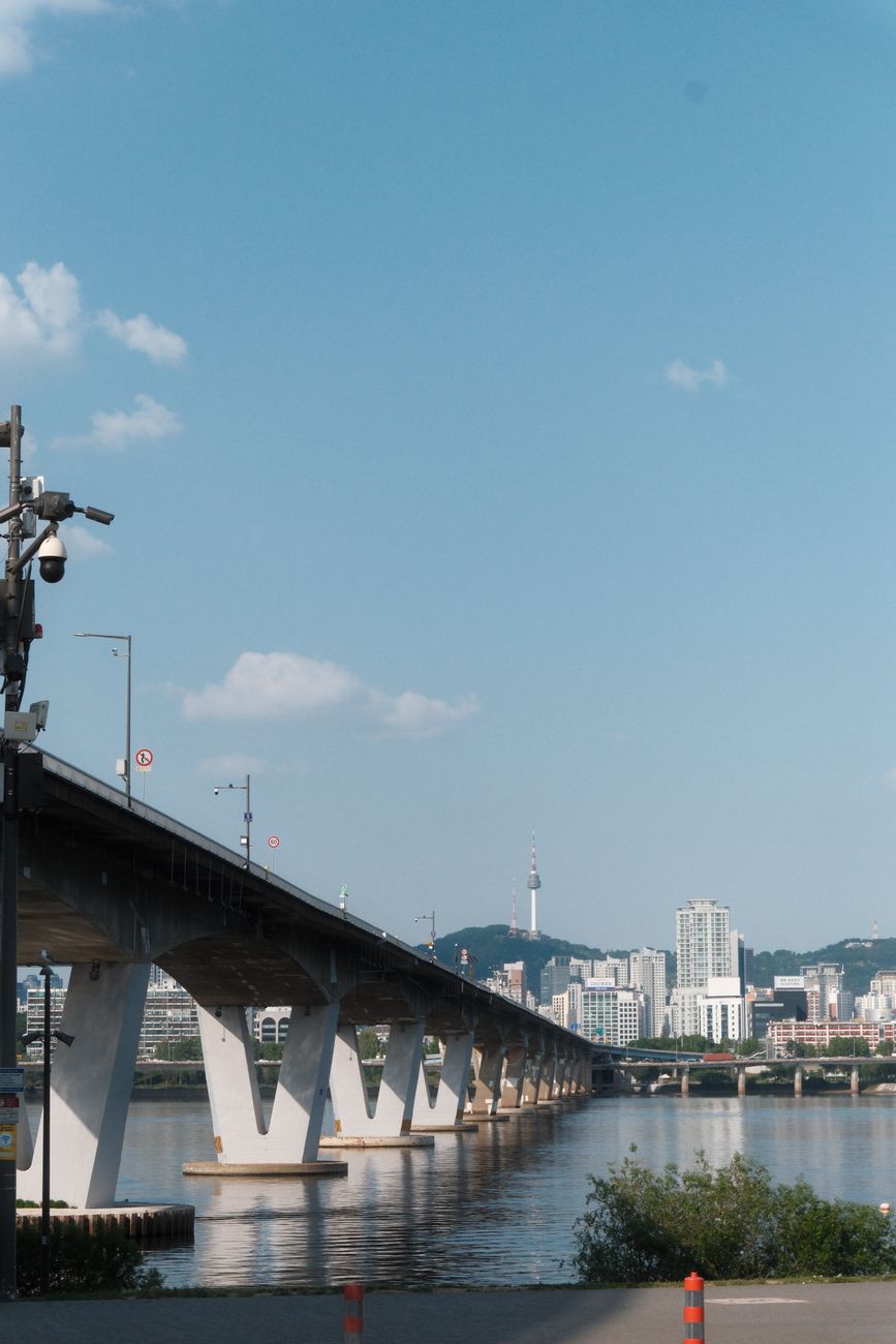 무슨 일인가